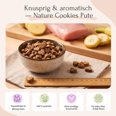Nature Cookies Pute von FAVLY Petfood: getreidefreie Hundekekse mit natürlichen Zutaten, mit Symbolen unten.