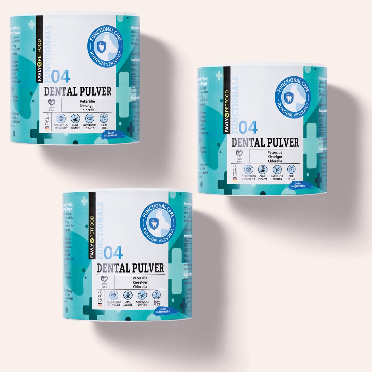 Drei Gläser DENTAL Pulver – Zahnhygiene & frischer Atem von FAVLY Petfood, in blaugrüner Verpackung auf hellem Hintergrund, perfekt zur Vorbeugung von Zahnbelag und zur Verbesserung der Maulhygiene.