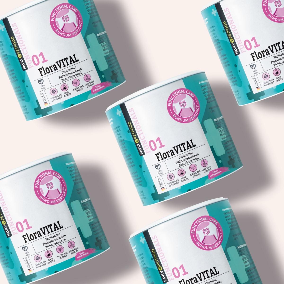 Fünf Dosen FAVLY Petfood FloraVITAL Pulver - Verdauung & Darmflora, mit blaugrünen und rosa Etiketten, diagonal angeordnet.