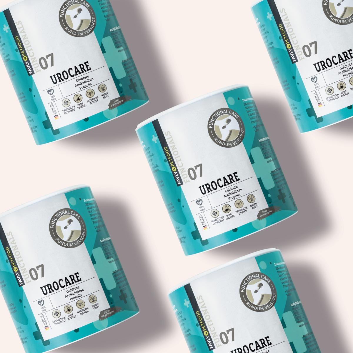 Mehrere Dosen von FAVLY Petfood's UROCARE Pulver - Niere & Blase in teal-weißer Verpackung auf hellem Hintergrund.