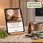 Tablet mit dem FAVLY E-Book „Gelassen ins neue Jahr“, daneben eine Tropfflasche, Tee und eine Pflanze