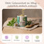 Ein Behälter mit FAVLY Petfood RELAX Pulver - Unruhe & Stress auf einer Holzunterlage mit Kräutern und Blumen.