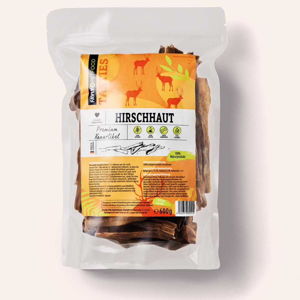 Eine 600-g-Packung FAVLY Petfood Hirschhaut, hochwertige natürliche Hundeleckerlis für die Hundezahnhygiene, mit Hirschillustrationen und -text.