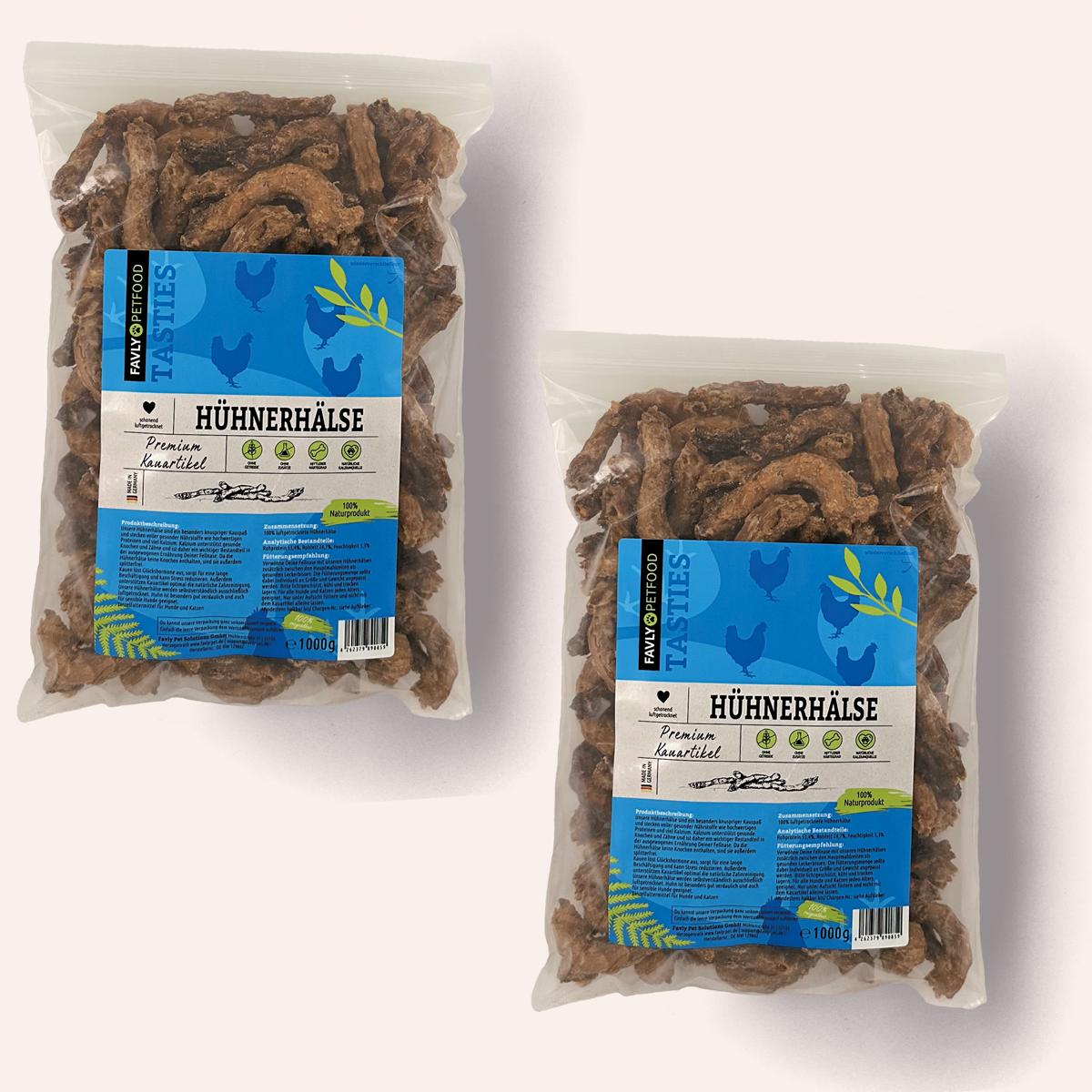 Zwei Packungen FAVLY Petfood Hühnerhälse, erhältlich in den Größen 250g und 1000g, mit blauem und grünem Etikett.