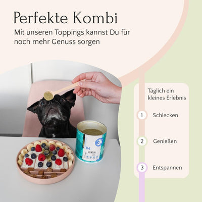 Der schwarze Hund leckt FAVLY Petfood Pawfect Lickmat - perfekt zur Stressreduktion für Hunde.