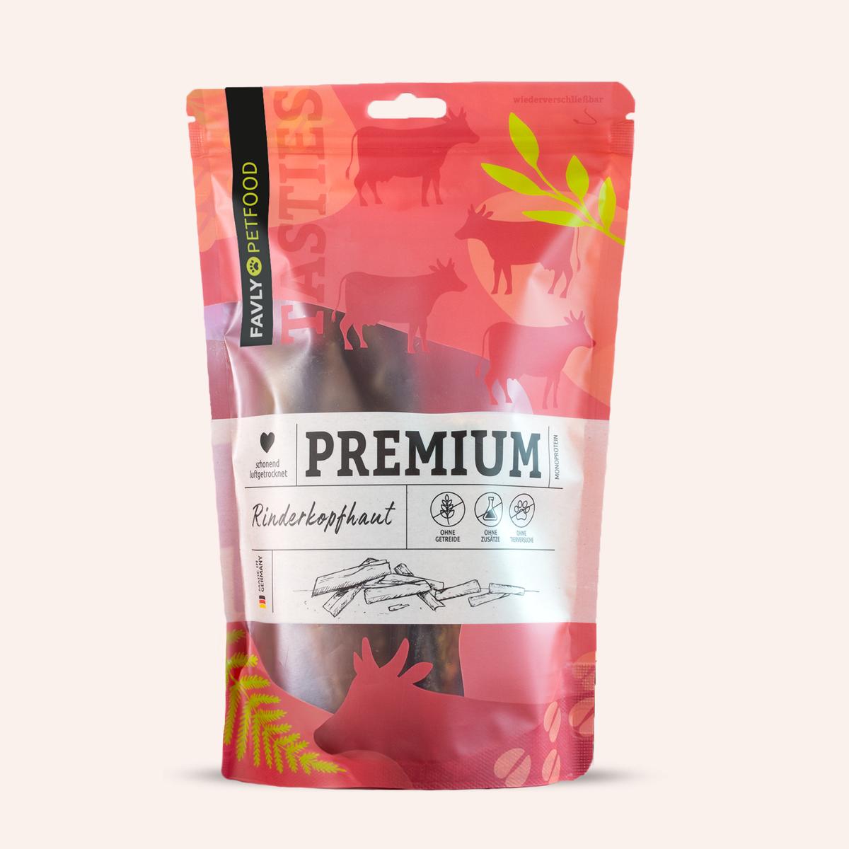 Eine Packung FAVLY Petfood Rinderkopfhaut 250g oder 1000g, gestaltet im rot-schwarz-weißen Motiv mit Tiersilhouetten, bietet Ihren Haustieren ein natürliches Kauvergnügen.