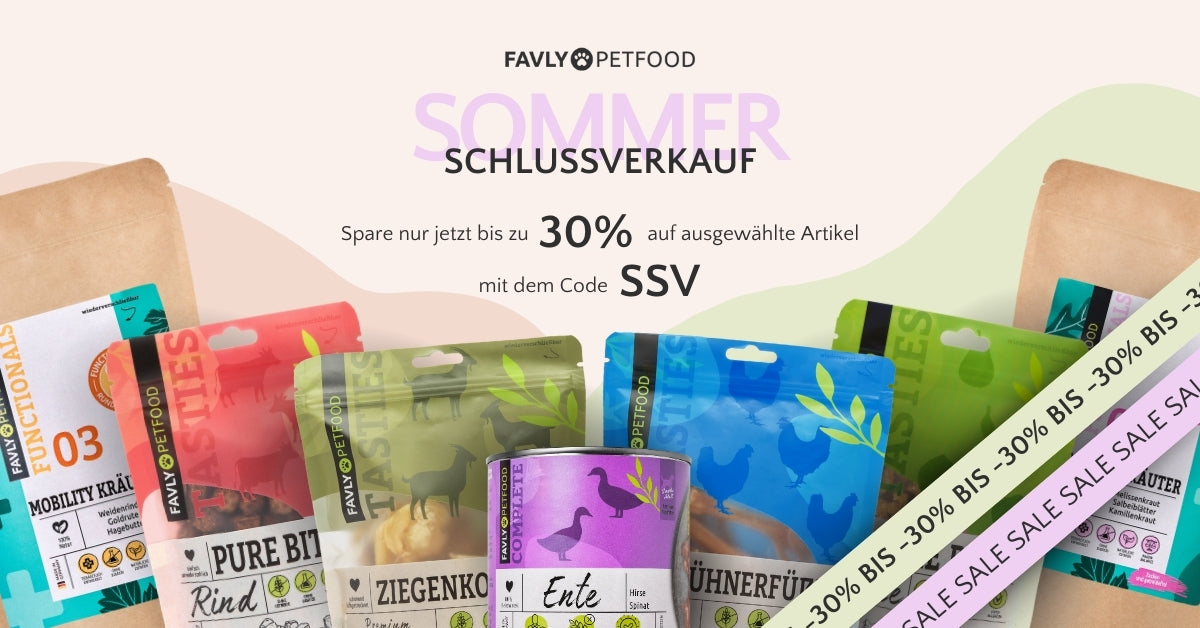 Werbung für den FAVLY-Tierfutter-Sommerschlussverkauf mit verschiedenen Tierfutterpaketen, bis zu 30 % Rabatt mit dem Code SSV.